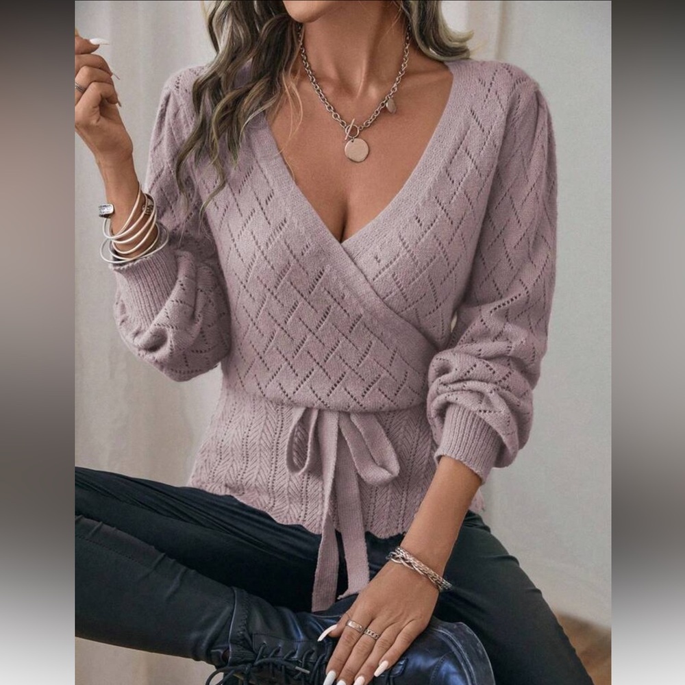 Cozy Scallop Hem Belted Sweater Top - Picture 6 of 7